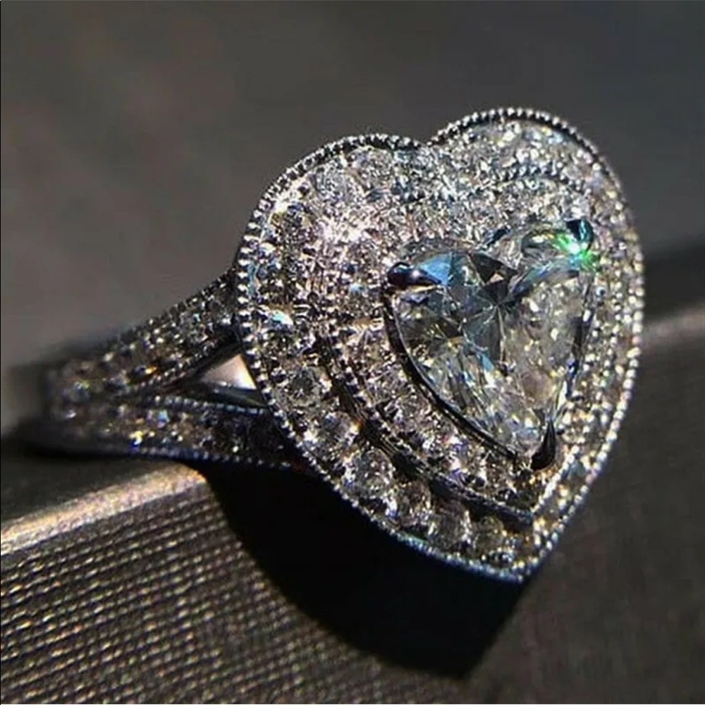 New 925 Silver Heart Shaped White Sapphire Ring